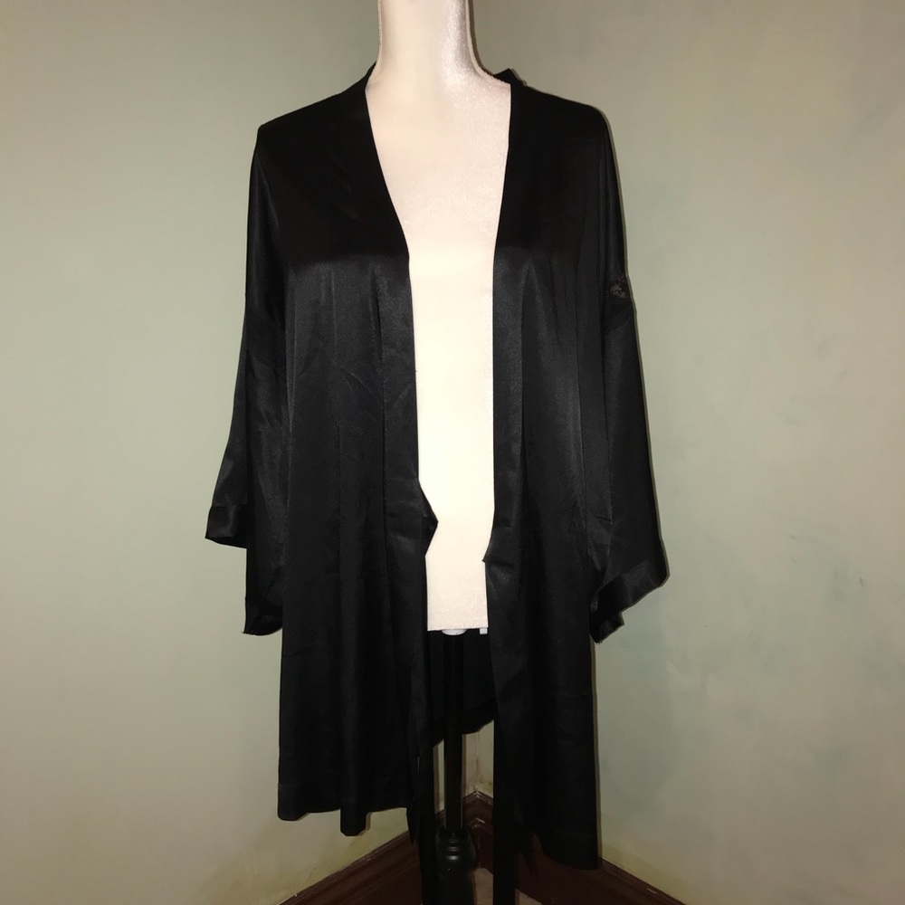 Victoria’s Secret Lace & Satin Robe 😘